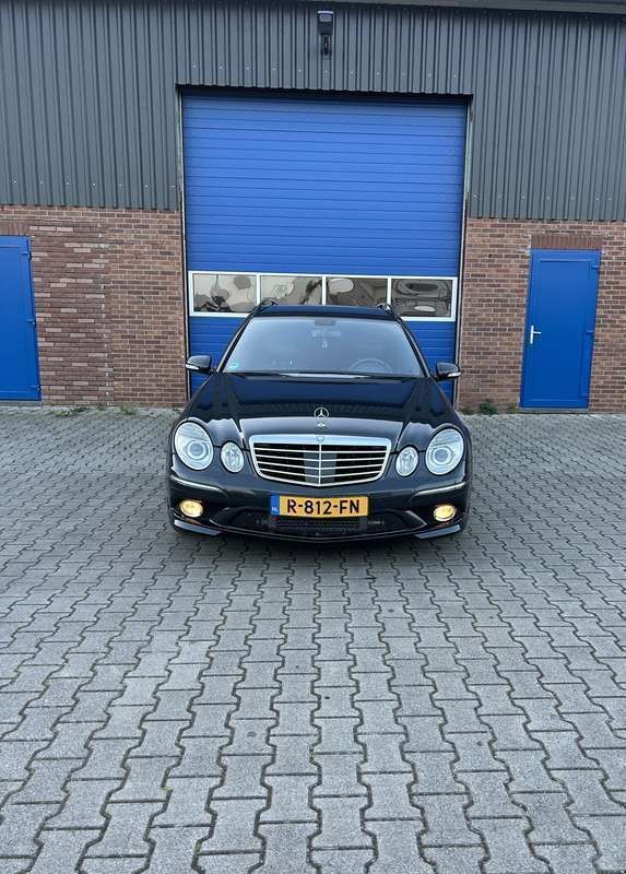Grijs Gebruikt 2003 Mercedes E320 AMG Stationwagen | € 10.500 - Afbeelding 1/4
