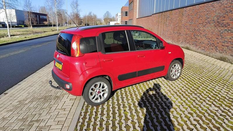 Occasion Fiat Panda Lounge 86 PK (63 kW) 2012 Rood Hatchback