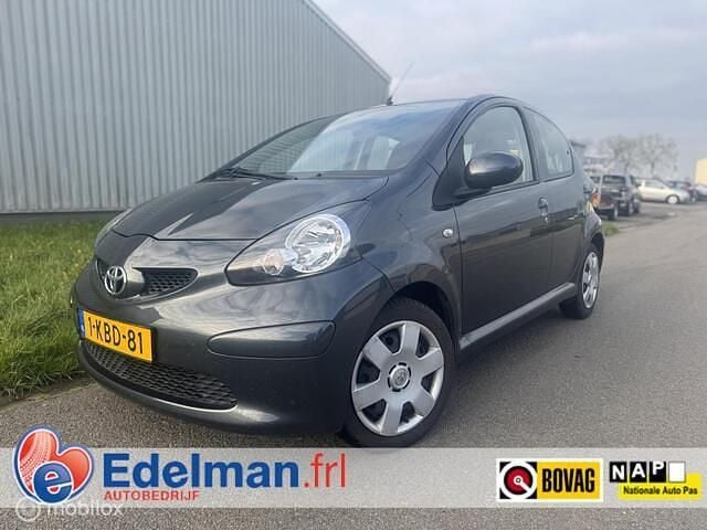 Grijs Gebruikt 2009 Toyota Aygo Comfort Hatchback | € 2.500 (Goede deal) - Afbeelding 1/4