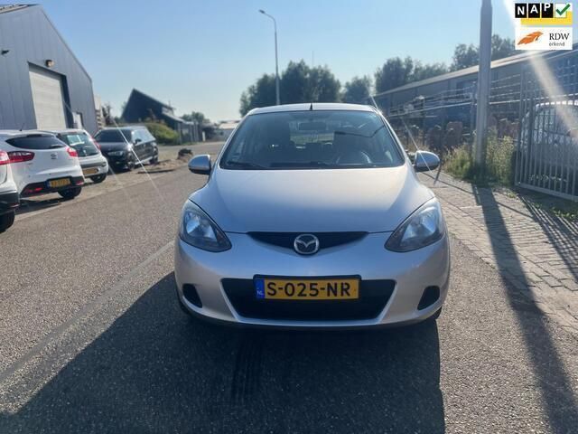 Grijs Gebruikt 2010 Mazda 2 Hatchback | € 1.999 (Goede deal) - Afbeelding 1/4