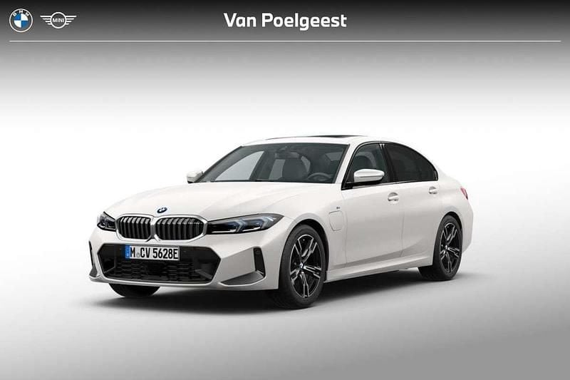Wit Nieuw 2025 BMW 330e Comfort Edition Sedan | € 67.283 (Goede deal) - Afbeelding 1/4