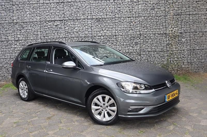 Grijs Gebruikt 2017 VW Golf VII Comfortline Stationwagen | € 14.245 (Iets duurder) - Afbeelding 1/3