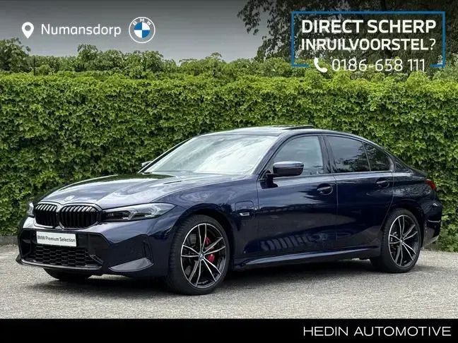 Tansanit metallic (blauw metallic) Gebruikt 2024 BMW 320e Comfort Edition Sedan | € 42.895 (Super prijs) - Afbeelding 1/3