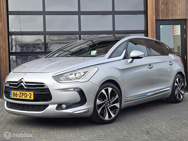 Grijs (metallic) Gebruikt 2012 Citroën DS5 So Chic Hatchback | € 7.250 (Goede deal) - Afbeelding 1/4