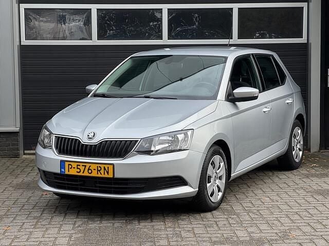 Grijs Gebruikt 2017 Skoda Fabia Drive Hatchback | € 7.444 (Goede deal) - Afbeelding 1/4