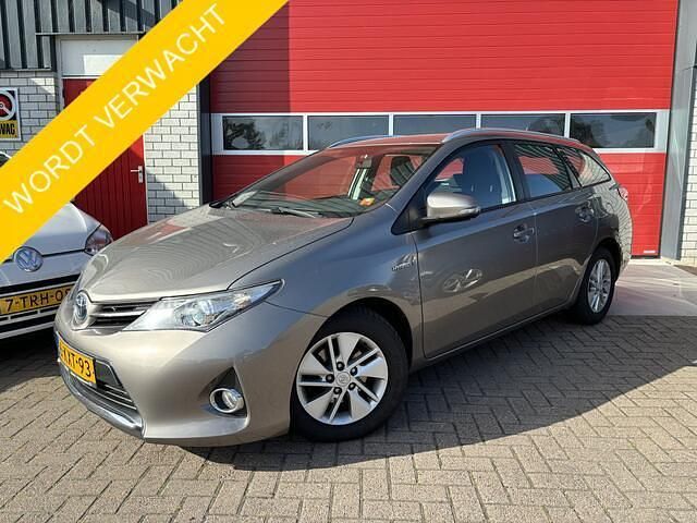 Bruin, metallic lak Gebruikt 2013 Toyota Auris Touring Sports Stationwagen | € 10.888 (Eerlijke prijs) - Afbeelding 1/4