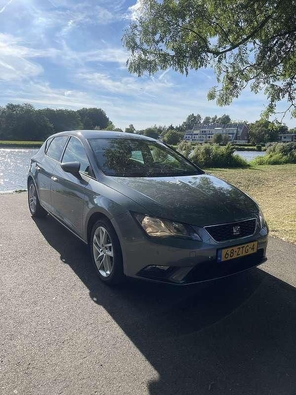 Grijs Gebruikt 2013 Seat Leon Style Stationwagen | € 6.400 (Eerlijke prijs) - Afbeelding 1/4