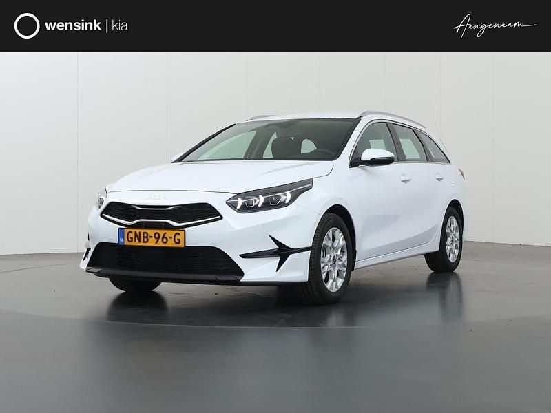 Wit Gebruikt 2024 Kia Ceed Sportswagon Stationwagen | € 25.935 (Eerlijke prijs) - Afbeelding 1/4