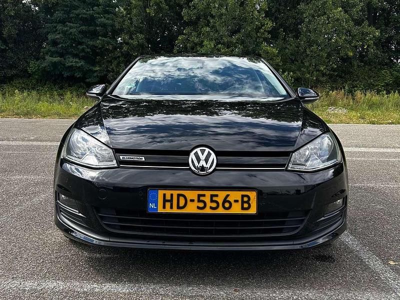 Zwart Gebruikt 2015 VW Golf VII Comfortline Hatchback | € 9.999 (Eerlijke prijs) - Afbeelding 1/4