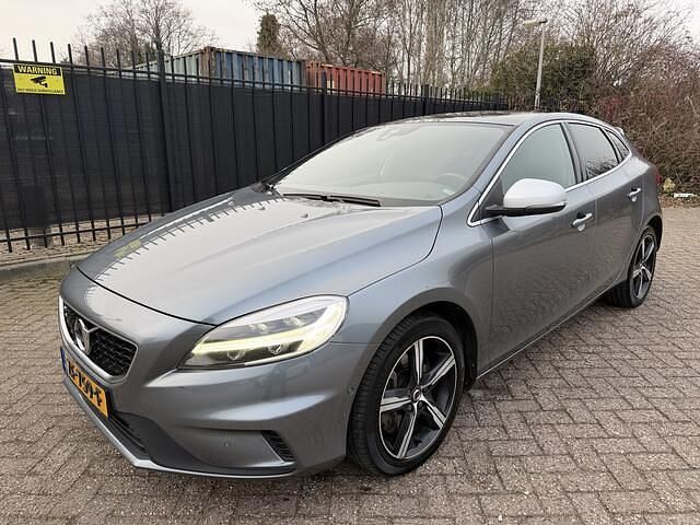 Occasion Volvo V40 154 PK (113 kW) 2019 Grijs Hatchback