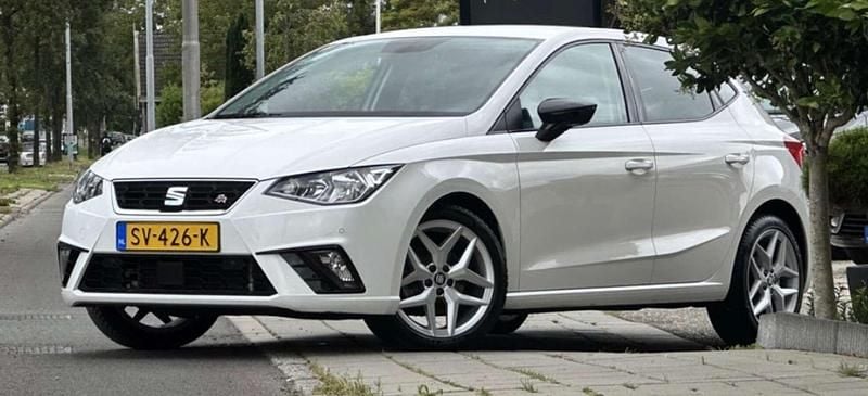 Wit Gebruikt 2018 Seat Ibiza Business Hatchback | € 10.995 (Goede deal) - Afbeelding 1/4