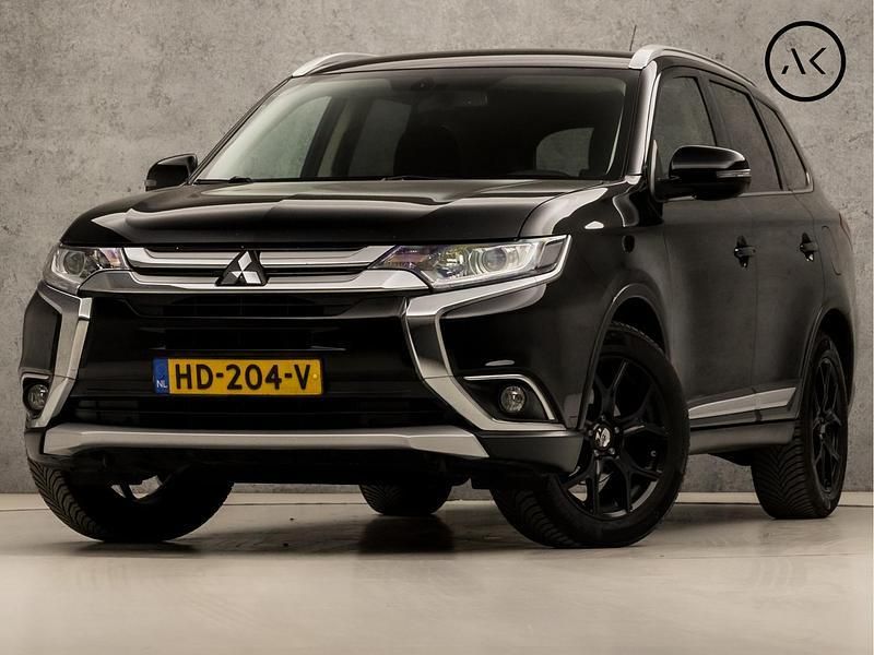 Zwart Gebruikt 2015 Mitsubishi Outlander SUV | € 18.445 - Afbeelding 1/4
