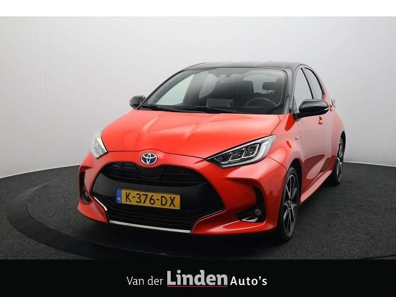 Rood Gebruikt 2020 Toyota Yaris Hybrid Edition Hatchback | € 19.950 (Eerlijke prijs) - Afbeelding 1/4