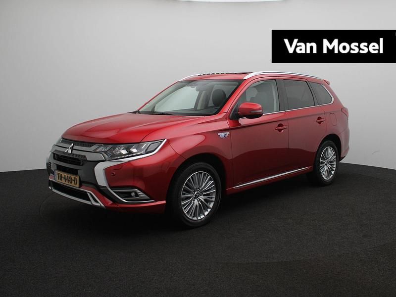 Rood Occasion 2018 Mitsubishi Outlander Intense+ SUV | € 18.995 (Eerlijke prijs) - Afbeelding 1/4