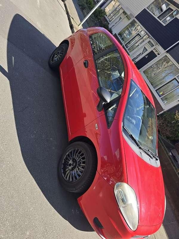 Gebruikt 2008 Fiat Punto Sedan | € 775 - Afbeelding 1/4