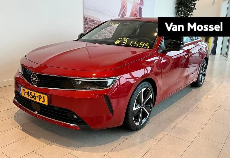 Occasion Opel Astra Business Elegance 131 PK (96 kW) 2023 Rood Hatchback