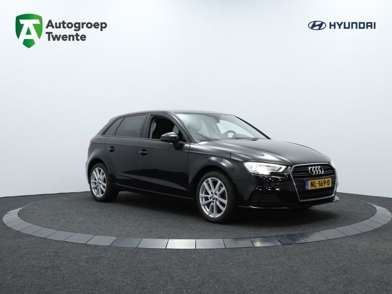 Zwart Gebruikt 2017 Audi A3 Sport Hatchback | € 15.645 (Eerlijke prijs) - Afbeelding 1/4