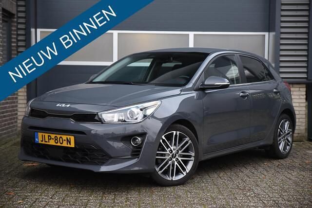 Grijs Gebruikt 2022 Kia Rio Hatchback | € 15.990 (Goede deal) - Afbeelding 1/4