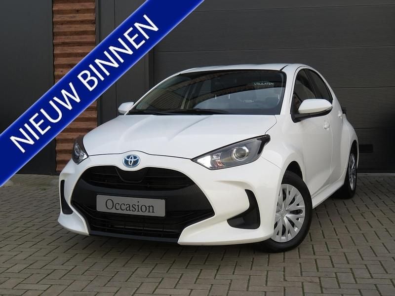 Wit Gebruikt 2022 Toyota Yaris Hybrid Hatchback | € 17.990 (Super prijs) - Afbeelding 1/4