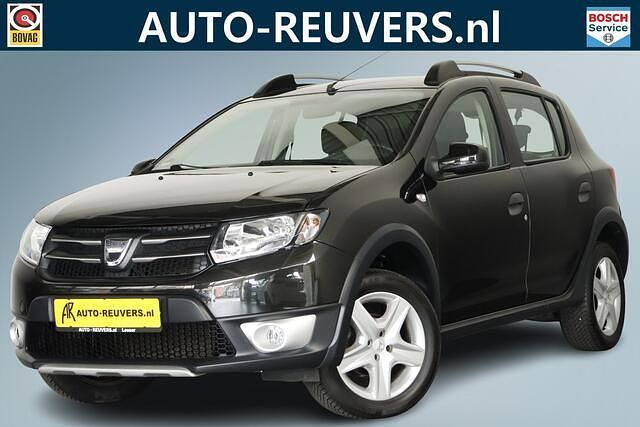 Zwart Gebruikt 2013 Dacia Sandero Lauréate Hatchback | € 6.850 (Iets duurder) - Afbeelding 1/4