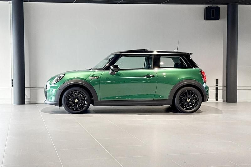 Occasion Mini Cooper Essential 135 kW (184 PK) 2023 British racing green (c3b) Hatchback