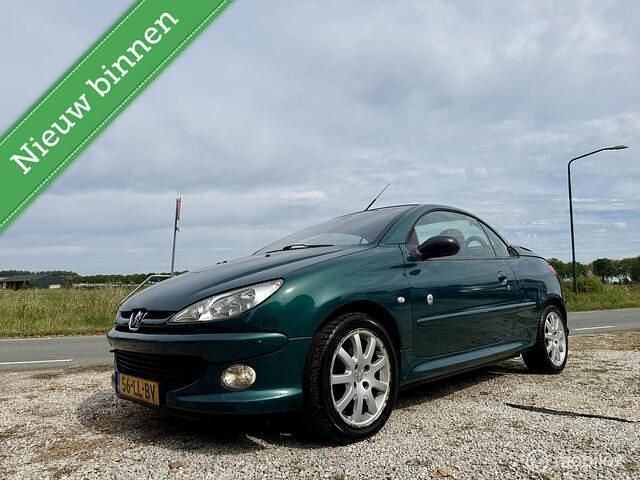 Groen Gebruikt 2003 Peugeot 206 CC Roland Garros Cabriolet | € 1.299 (Eerlijke prijs) - Afbeelding 1/4
