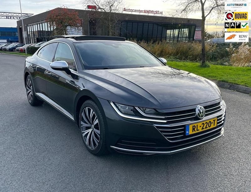 Grijs, metallic lak Gebruikt 2018 VW Arteon Business+ Hatchback | € 27.450 (Eerlijke prijs) - Afbeelding 1/4