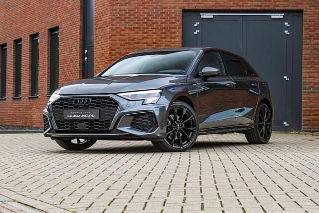 Grijs Gebruikt 2021 Audi A3 Sportback S-Line Hatchback | € 24.950 (Eerlijke prijs) - Afbeelding 1/4