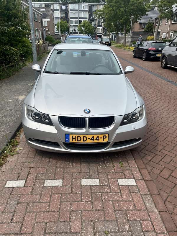 Grijs Gebruikt 2006 BMW 320 Executive Sedan | € 6.000 (Eerlijke prijs) - Afbeelding 1/4