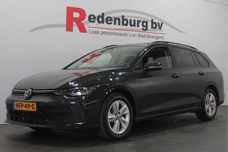 Grijs Gebruikt 2024 VW Golf VIII Business Stationwagen | € 31.945 (Iets duurder) - Afbeelding 1/4