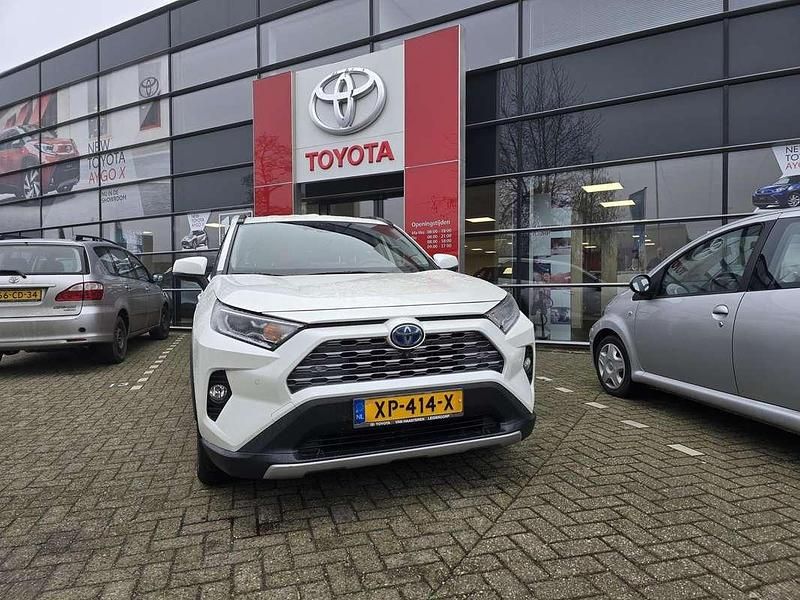 Wit Gebruikt 2019 Toyota RAV4 Hybrid Executive SUV | € 30.351 (Eerlijke prijs) - Afbeelding 1/4