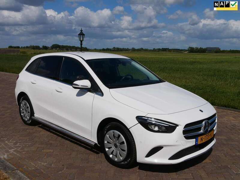 Wit, metallic lak Gebruikt 2021 Mercedes B200 MPV | € 9.999 - Afbeelding 1/4