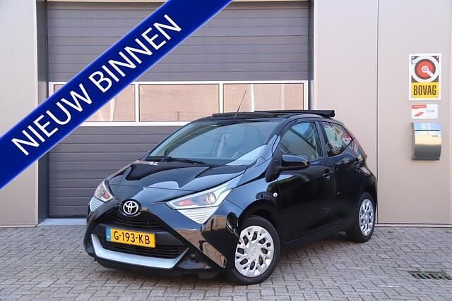 Zwart Gebruikt 2019 Toyota Aygo X-play Hatchback | € 10.995 (Iets duurder) - Afbeelding 1/4