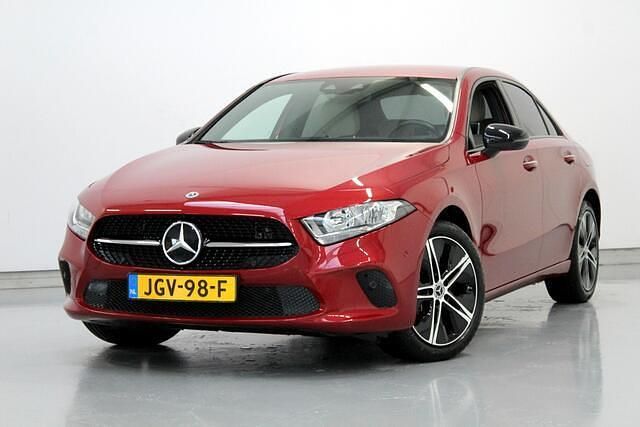 Occasion Mercedes A250 Luxury 102 PK (75 kW) 2022 Rood (metallic) Sedan