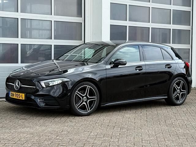 Zwart Gebruikt 2019 Mercedes A180 Business Hatchback | € 21.945 (Goede deal) - Afbeelding 1/4