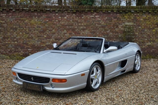 Zilver, metallic lak Gebruikt 1999 Ferrari F355 Cabriolet | € 132.500 - Afbeelding 1/4