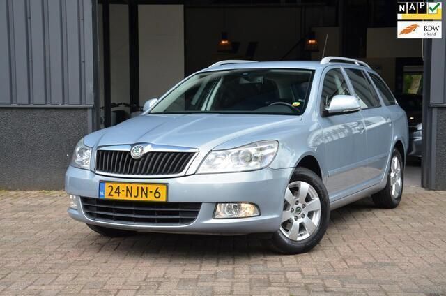 Blauw, metallic lak Gebruikt 2010 Skoda Octavia Elegance Stationwagen | € 6.950 (Eerlijke prijs) - Afbeelding 1/4