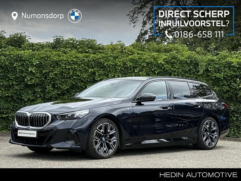 Zwart Gebruikt 2024 BMW 530e M Sport Stationwagen | € 59.895 - Afbeelding 1/3