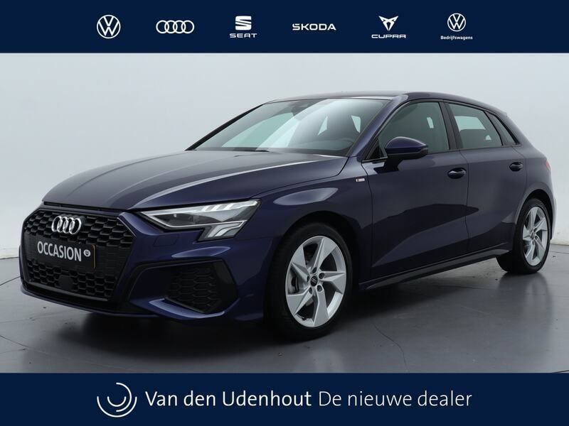 Blauw Gebruikt 2023 Audi A3 Hatchback | € 33.750 (Iets duurder) - Afbeelding 1/4