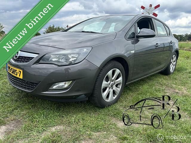 Grijs Gebruikt 2011 Opel Astra Edition Stationwagen | € 2.199 (Eerlijke prijs) - Afbeelding 1/4