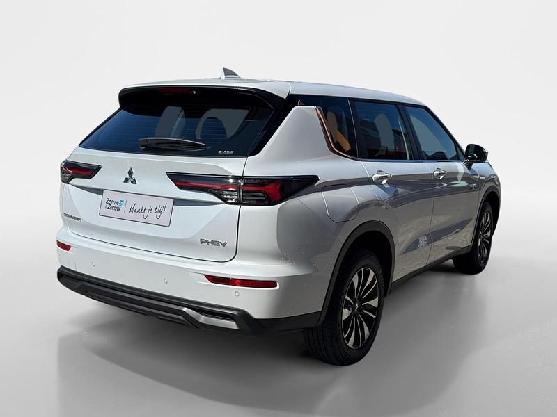 Nieuw Mitsubishi Outlander P-HEV 306 PK (225 kW) 2025 White solid SUV