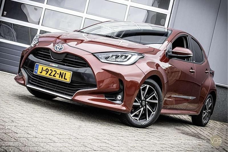 Rood Gebruikt 2020 Toyota Yaris Edition Hatchback | € 17.880 (Goede deal) - Afbeelding 1/4