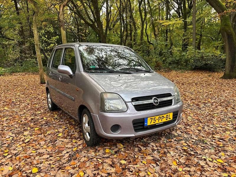 Occasion Opel Agila 75 PK (55 kW) 2004 Paars Hatchback