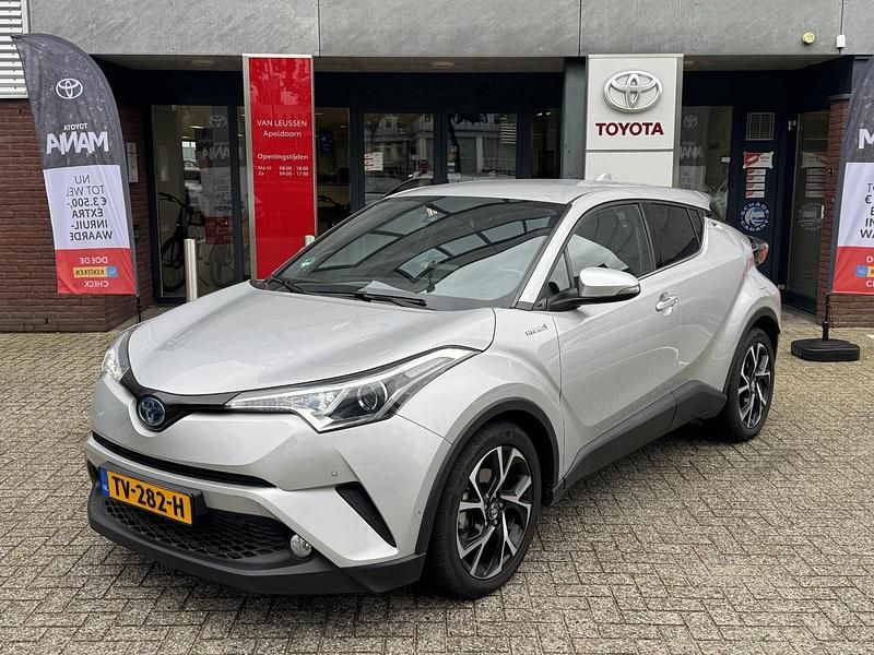 Grijs Gebruikt 2018 Toyota C-HR Style SUV | € 18.400 (Eerlijke prijs) - Afbeelding 1/4