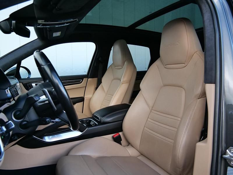 Occasion Porsche Cayenne Turbo S 680 PK (500 kW) 2020 Grijs SUV