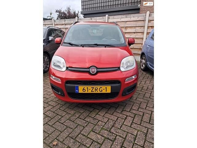 Rood Gebruikt 2013 Fiat Panda Lounge Hatchback | € 3.950 (Eerlijke prijs) - Afbeelding 1/4