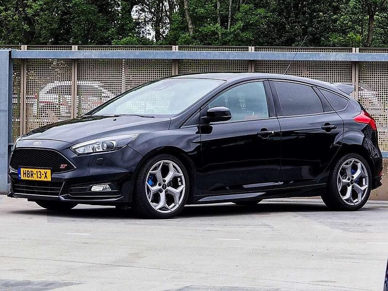 Zwart Gebruikt 2016 Ford Focus ST Hatchback | € 16.500 (Super prijs) - Afbeelding 1/4