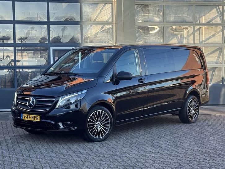 Zwart Gebruikt 2023 Mercedes Vito Van | € 47.950 (Super prijs) - Afbeelding 1/4