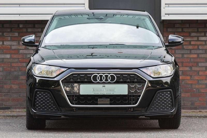 Zwart Gebruikt 2021 Audi A1 Sportback Basis Hatchback | € 21.700 (Goede deal) - Afbeelding 1/4