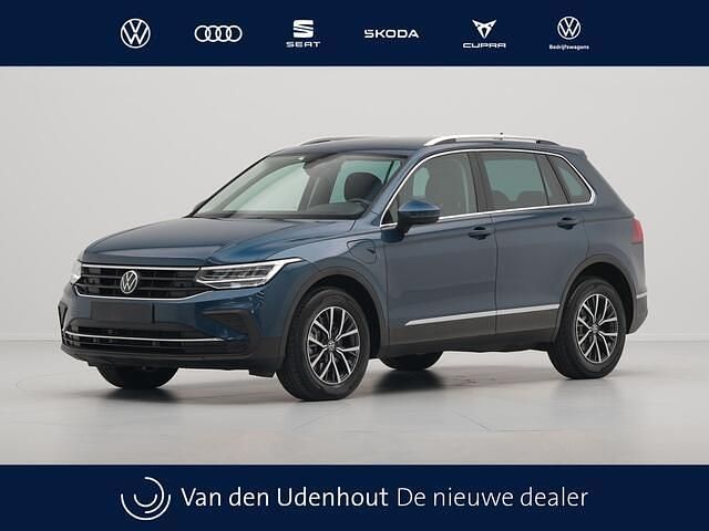 Blauw Gebruikt 2022 VW Tiguan Life SUV | € 33.940 (Eerlijke prijs) - Afbeelding 1/4